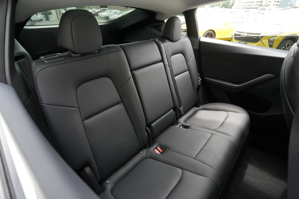 Used 2023 Tesla Model Y AWD image 29