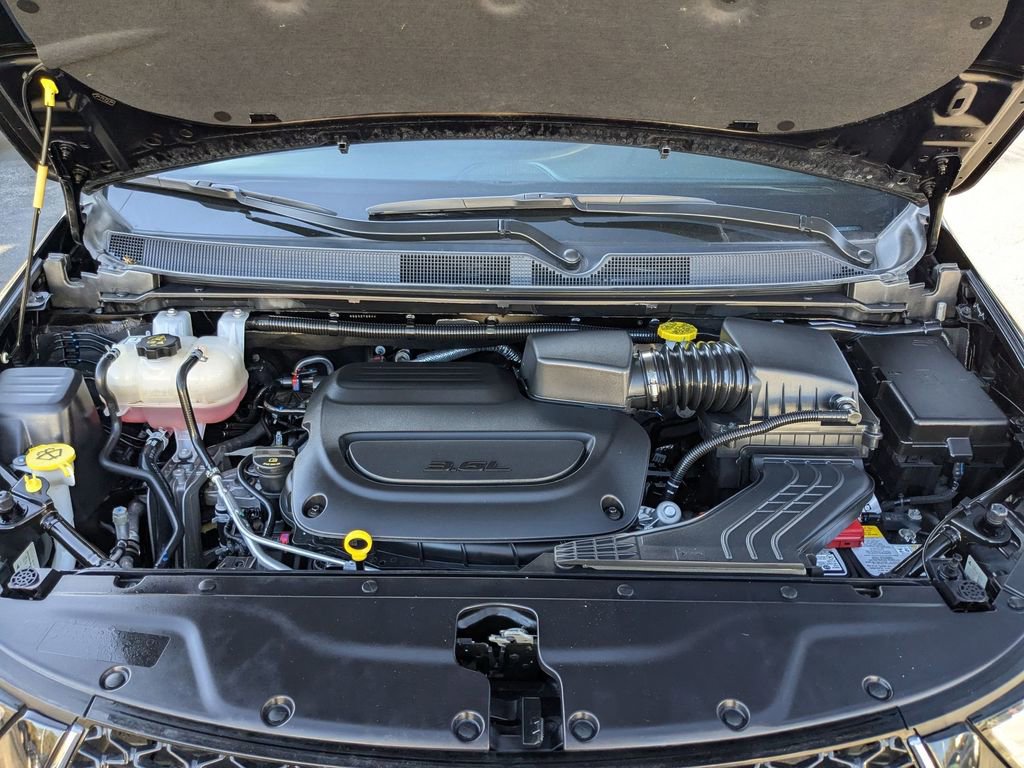 Used 2025 Chrysler Pacifica Select image 29