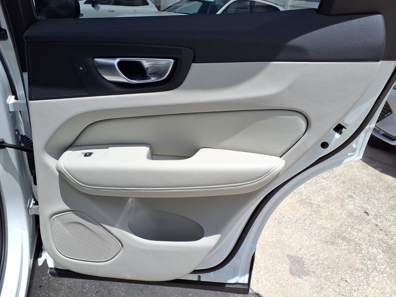 Certified 2025 Volvo XC60 B5 Ultra w/ Protection Package Premier AWD/4WD image 14
