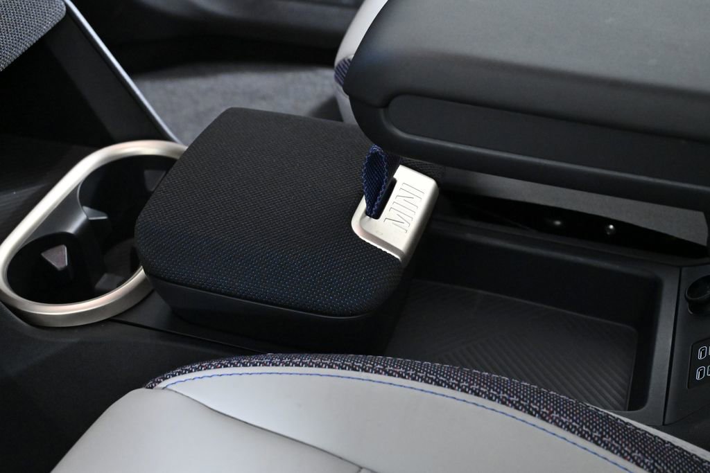 Used 2025 MINI Cooper Countryman SE w/ Comfort Package Max image 20