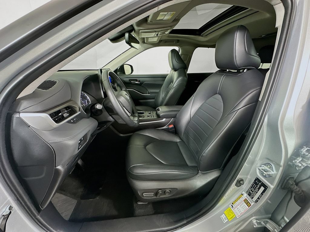 Certified 2024 Toyota Highlander XLE AWD/4WD image 21