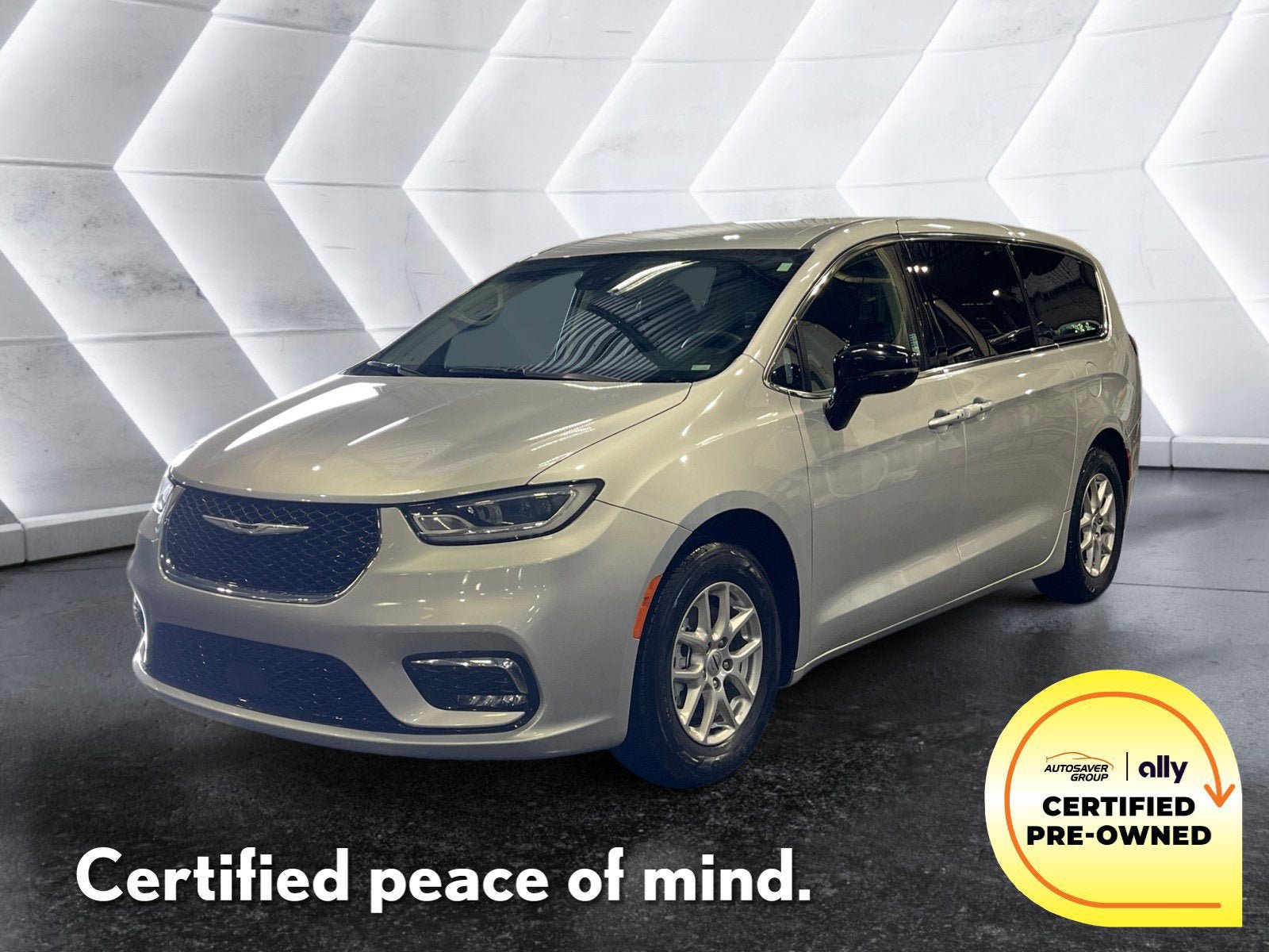 Used 2024 Chrysler Pacifica Touring-L