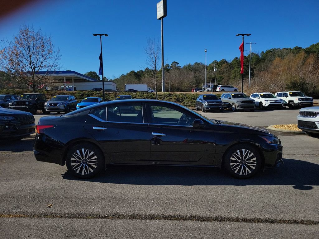 Used 2023 Nissan Altima 2.5 SV w/ SV Premium Package image 2