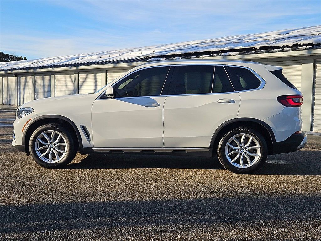 Used 2023 BMW X5 xDrive40i w/ Premium Package image 2