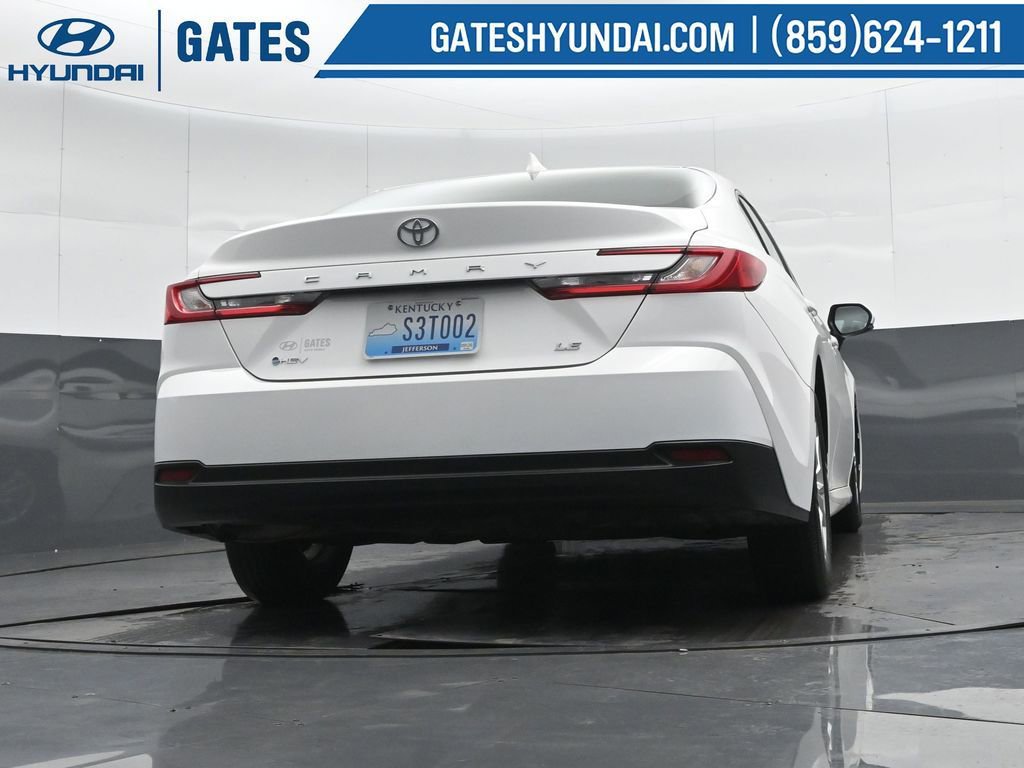 Used 2025 Toyota Camry LE image 39