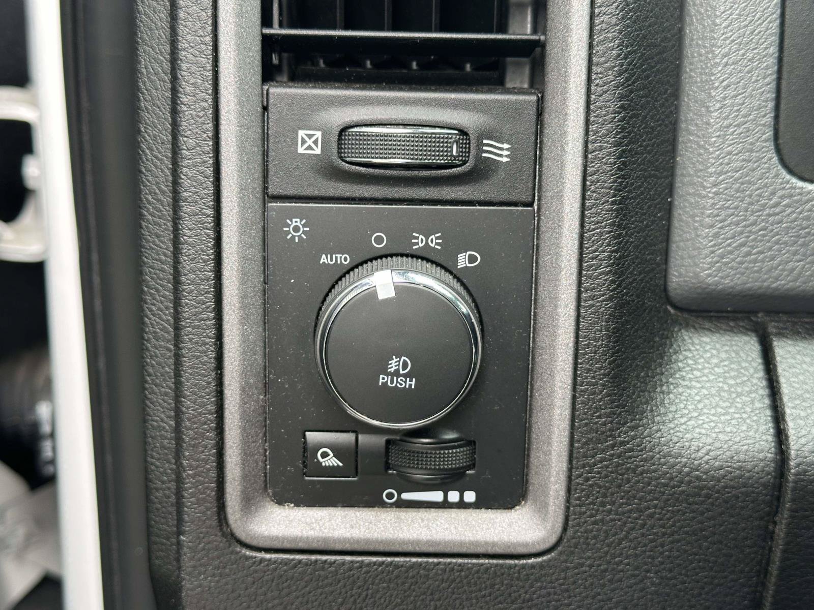 Used 2019 RAM 1500 Express AWD/4WD image 29