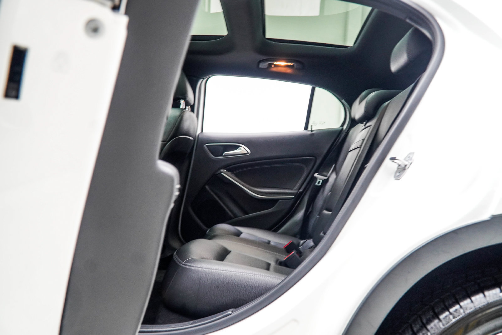 Used 2018 Mercedes-Benz GLA 250 4MATIC image 37
