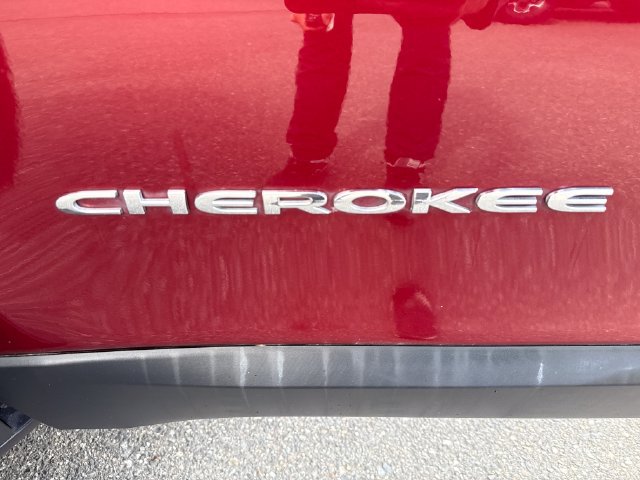 Used 2019 Jeep Cherokee Latitude Plus w/ Comfort/Convenience Group AWD/4WD image 30