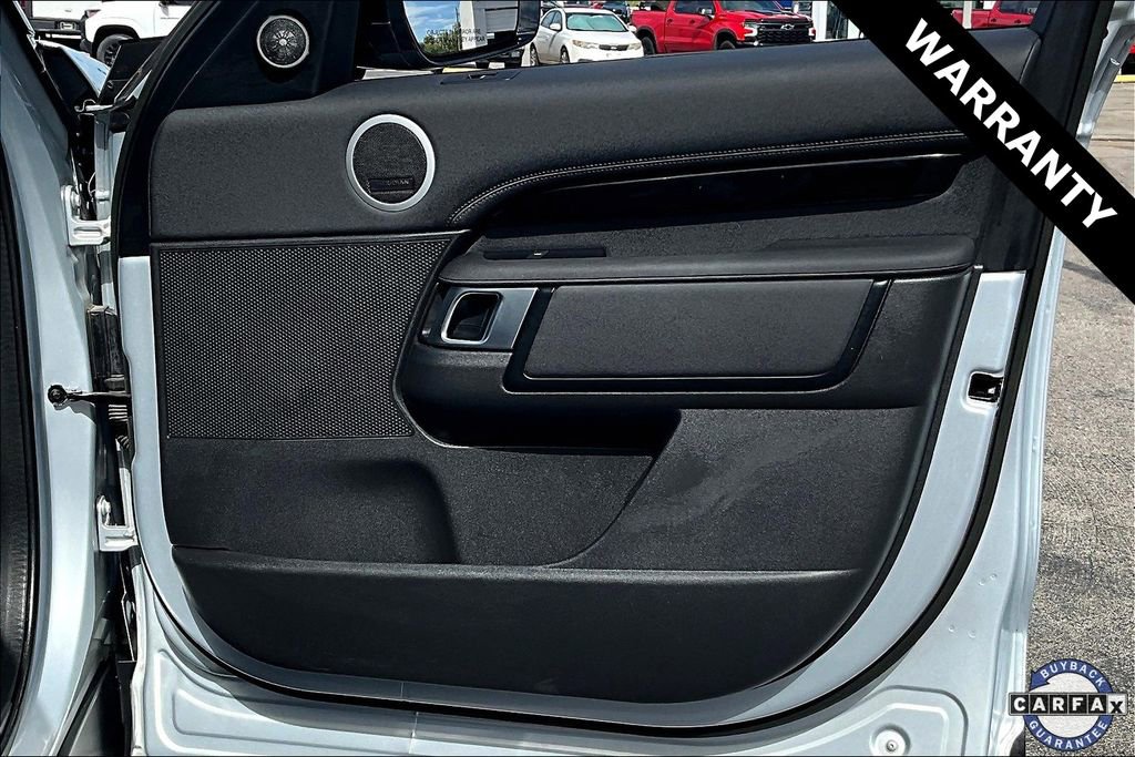 Used 2024 Land Rover Discovery S image 27