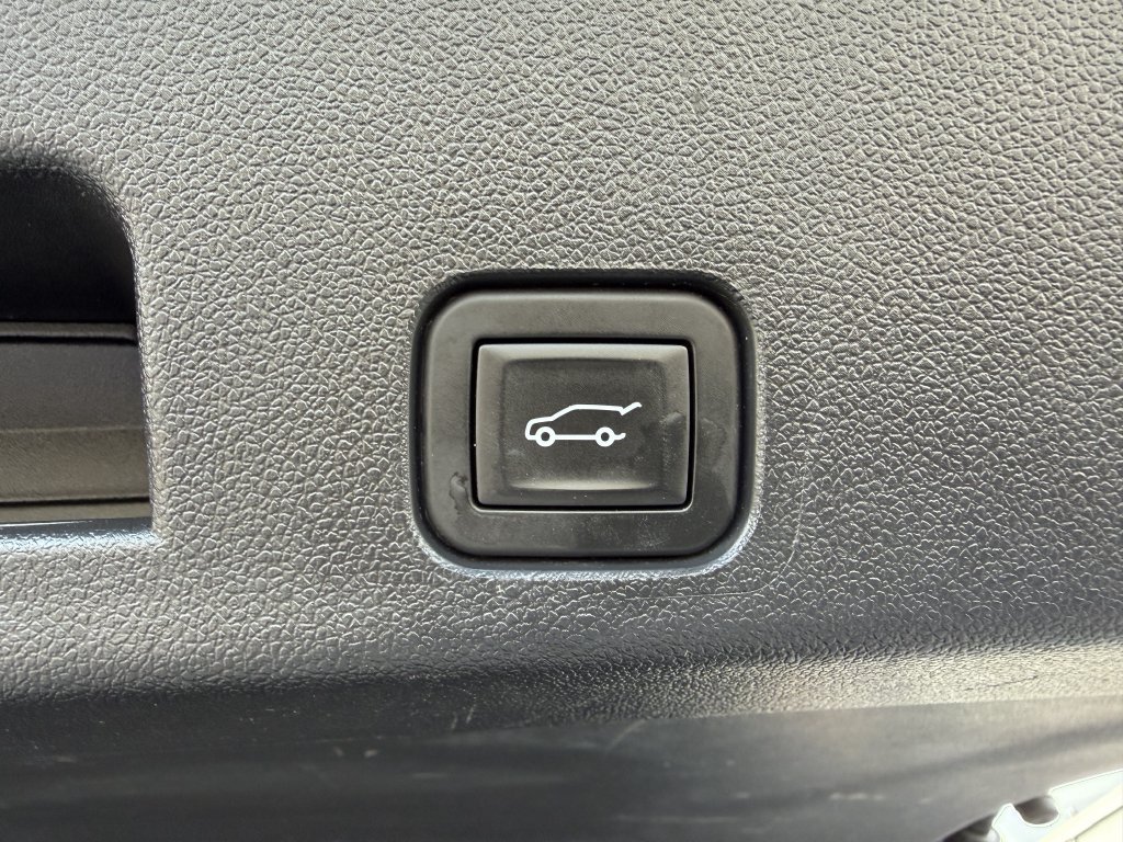 Used 2025 Chevrolet Traverse LT FWD image 29