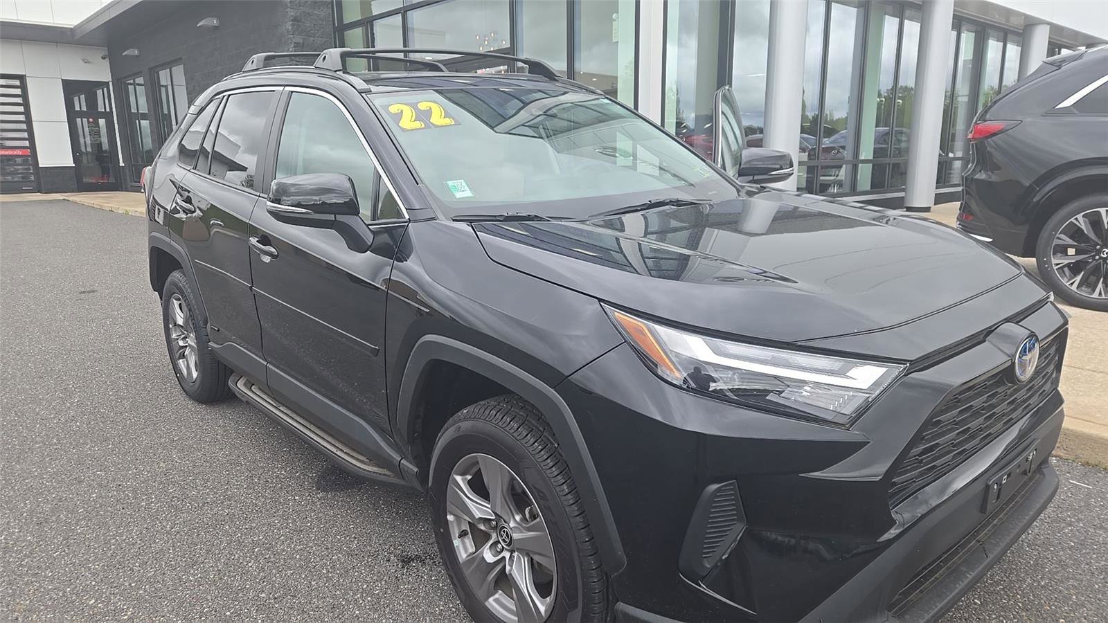 Used 2022 Toyota RAV4 XLE w/ Convenience Package image 10