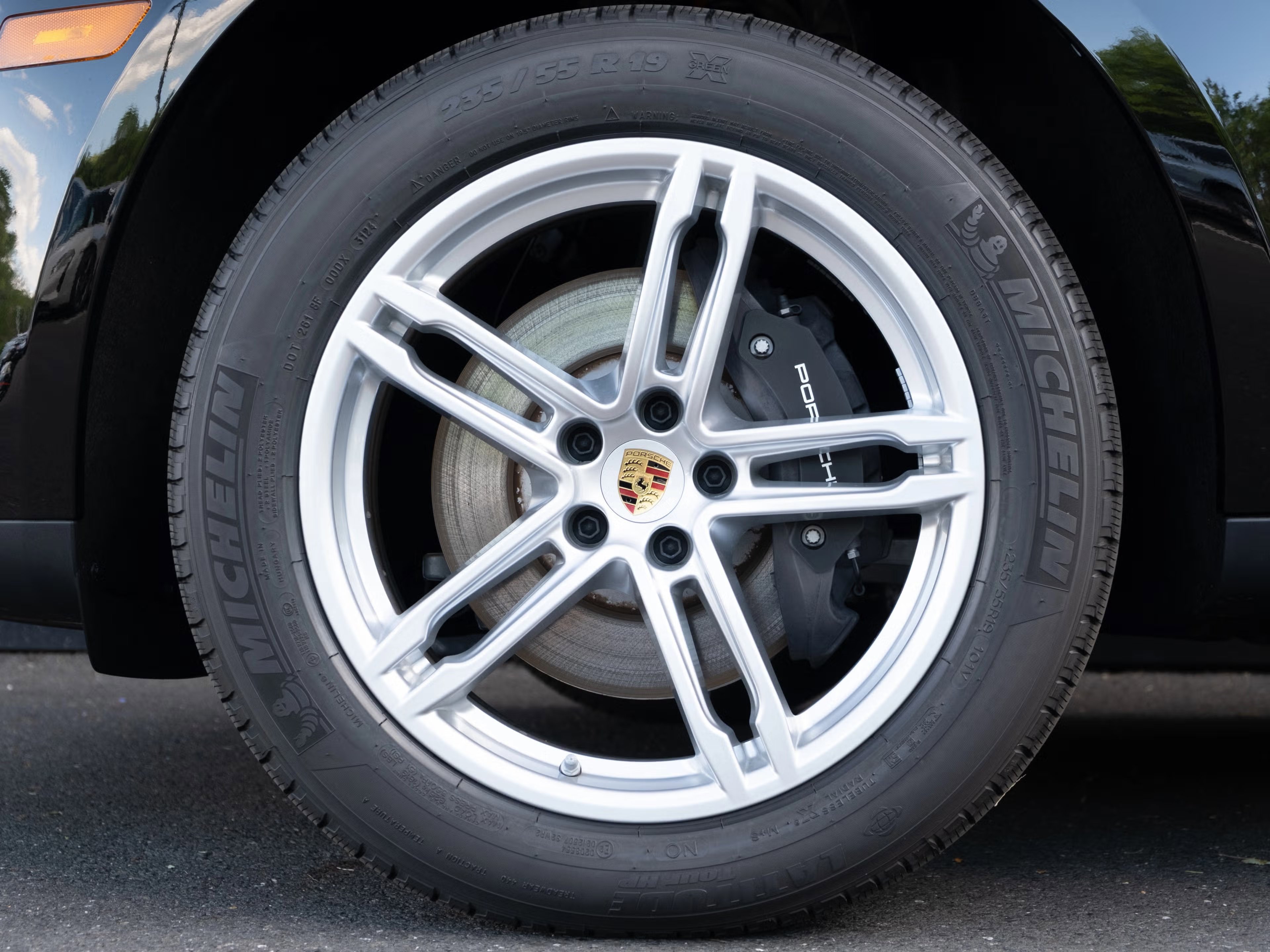 Certified 2025 Porsche Macan image 12