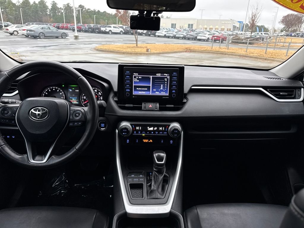 Used 2021 Toyota RAV4 XLE Premium image 16
