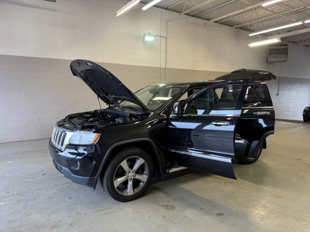 Used 2012 Jeep Grand Cherokee Overland AWD/4WD image 11
