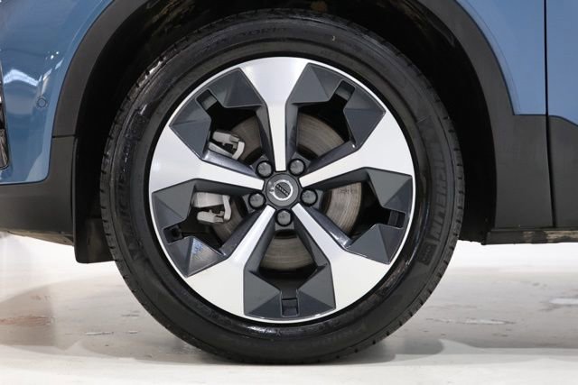 Used 2025 Volvo XC40 B5 Plus AWD/4WD image 9