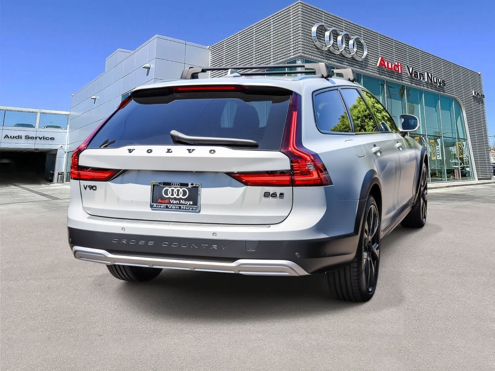 Used 2024 Volvo V90 B6 Cross Country Ultimate w/ Protection Package Premier AWD/4WD image 4