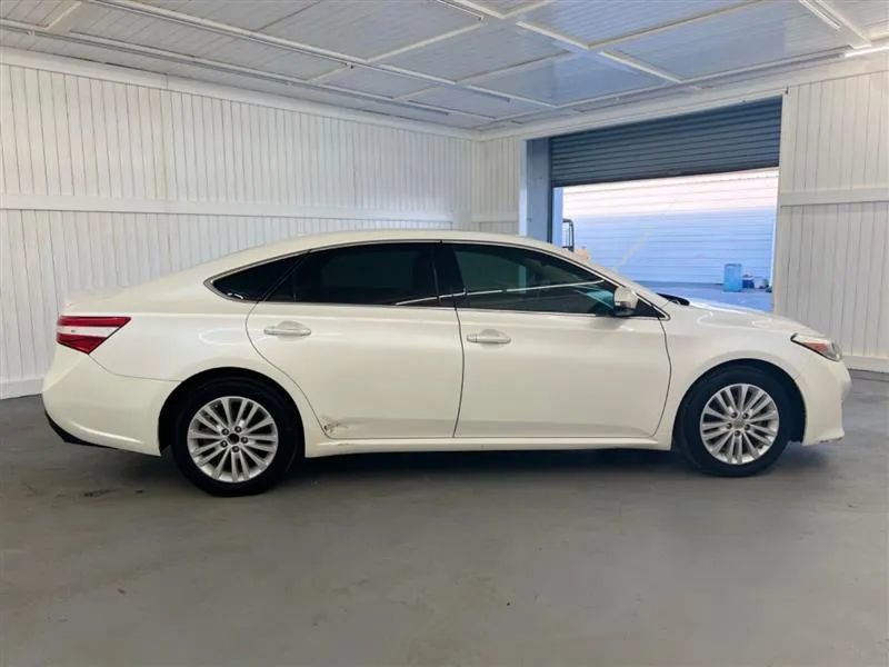 Used 2013 Toyota Avalon XLE image 4