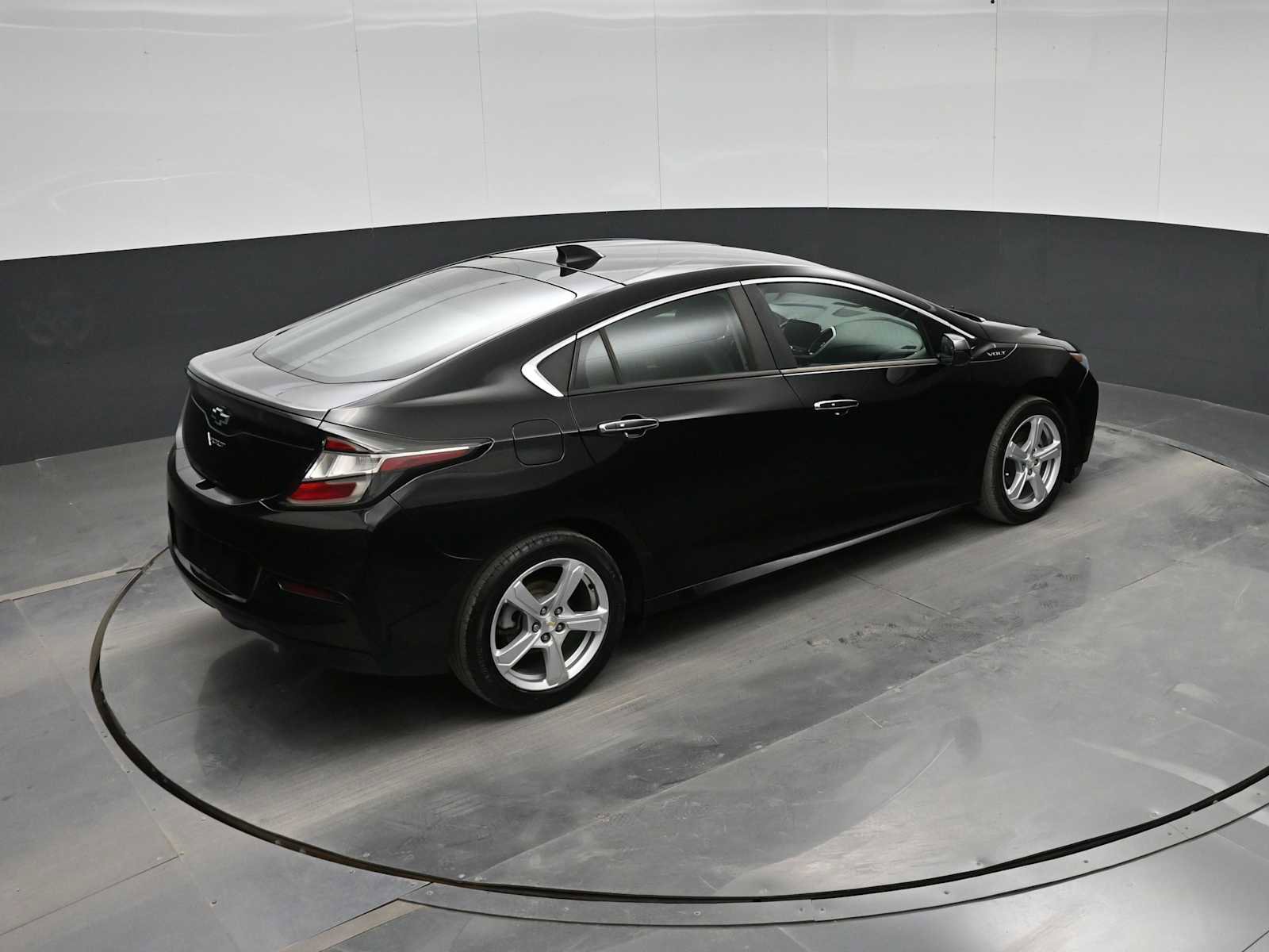 Used 2018 Chevrolet Volt LT w/ Comfort Package FWD image 29