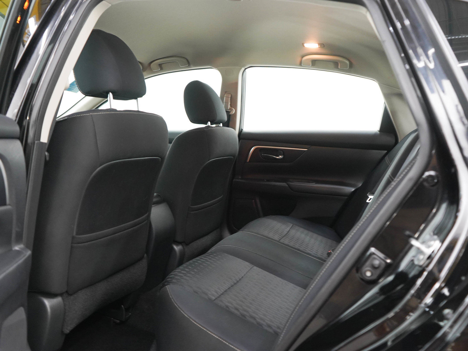 Used 2017 Nissan Altima 2.5 SV FWD image 16