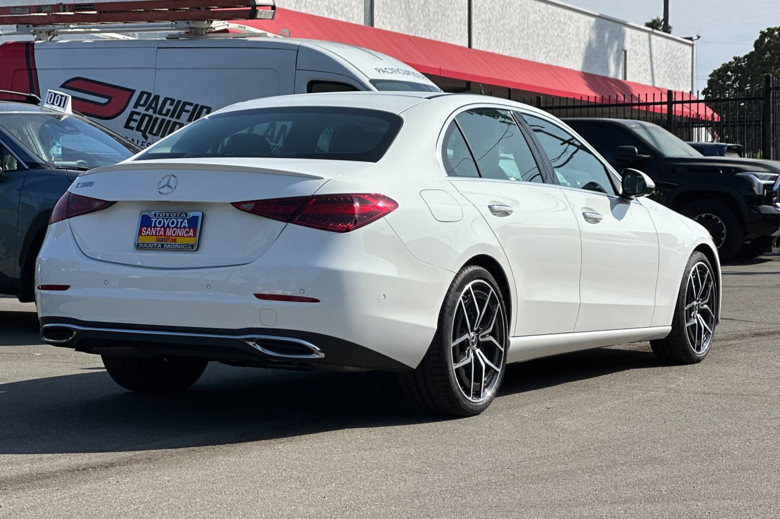 Used 2023 Mercedes-Benz C 300 Sedan image 4