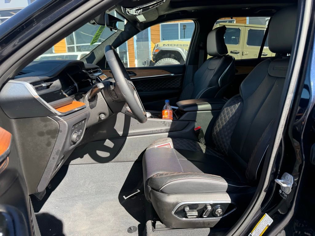 Used 2023 Jeep Grand Cherokee Summit image 12