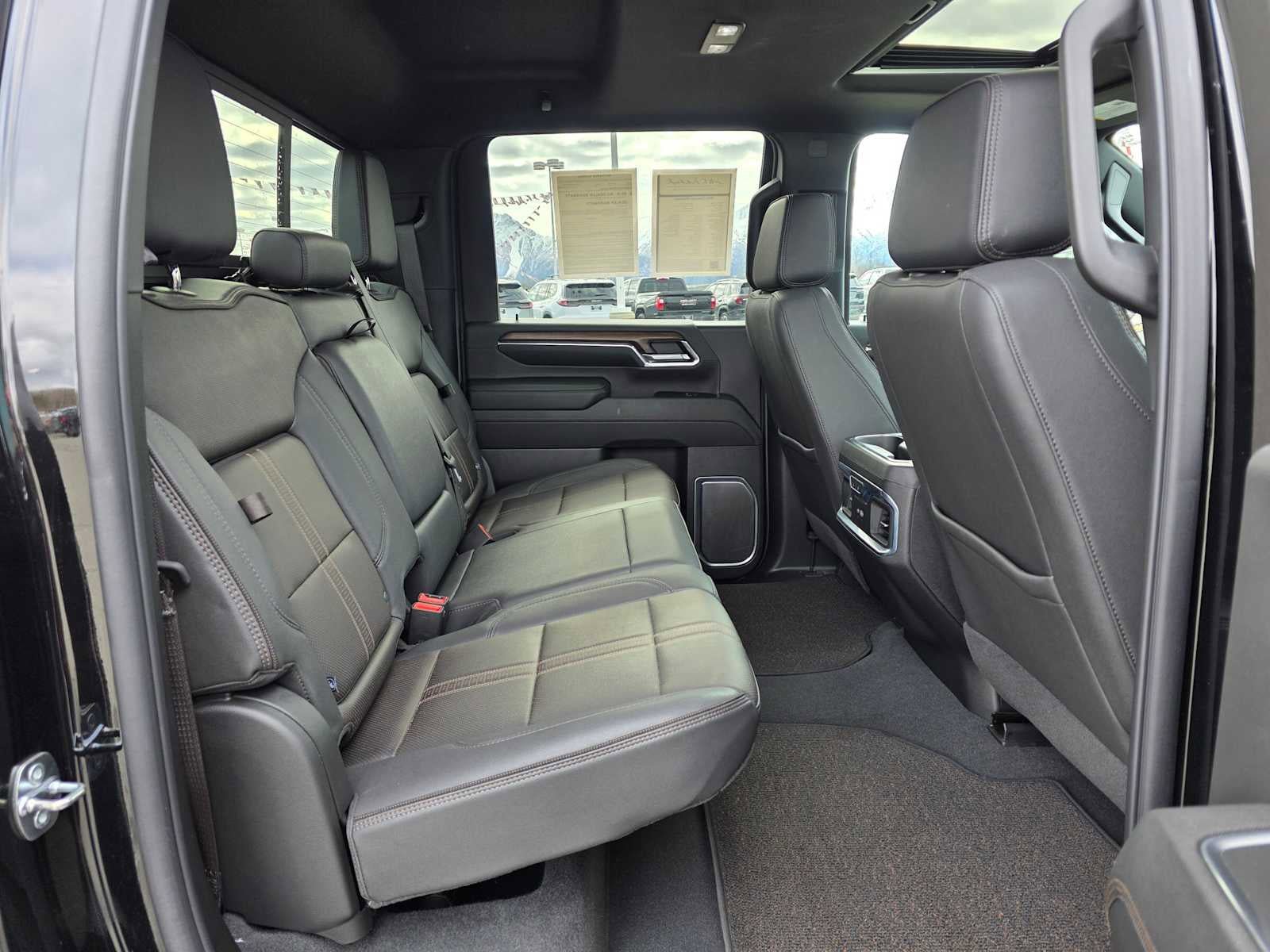 Used 2024 Chevrolet Silverado 2500 High Country w/ High Country Premium Package AWD/4WD image 12