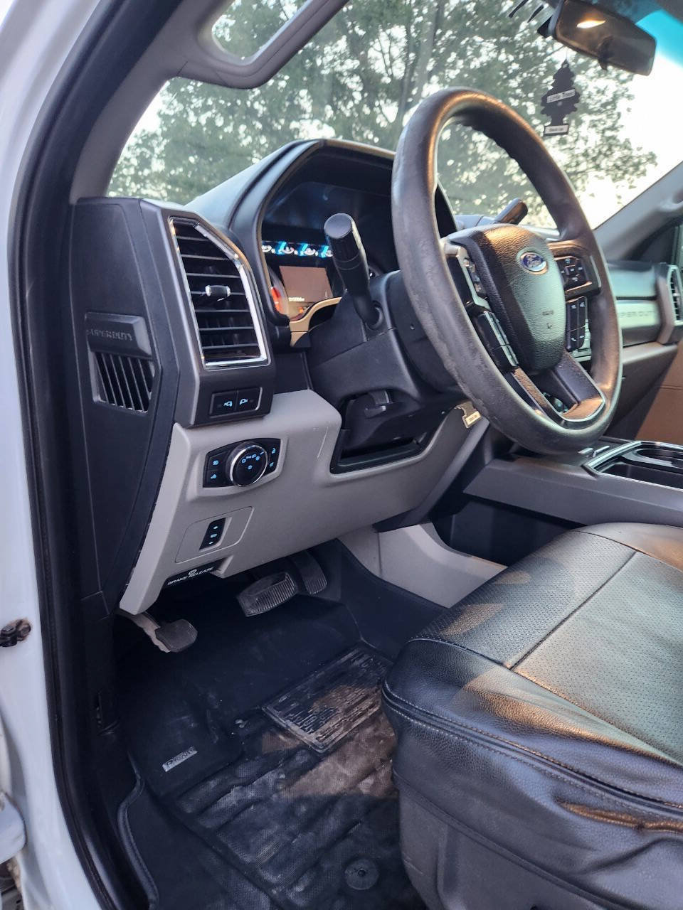 Used 2018 Ford F250 XLT w/ XLT Premium Package AWD/4WD image 11