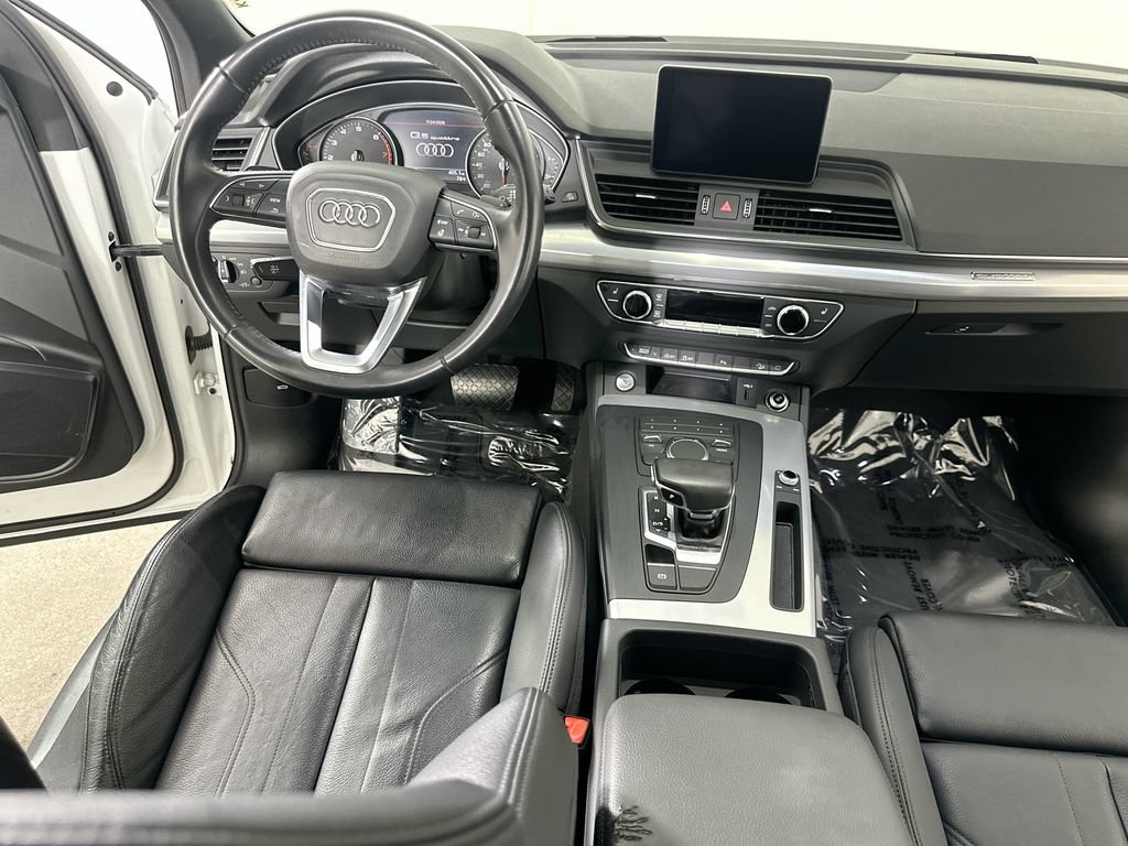 Used 2020 Audi Q5 2.0T Premium w/ Titanium Sport Package AWD/4WD image 17