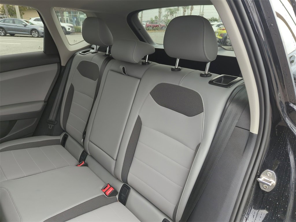 Used 2022 Volkswagen Taos SE w/ Panoramic Sunroof Package image 29