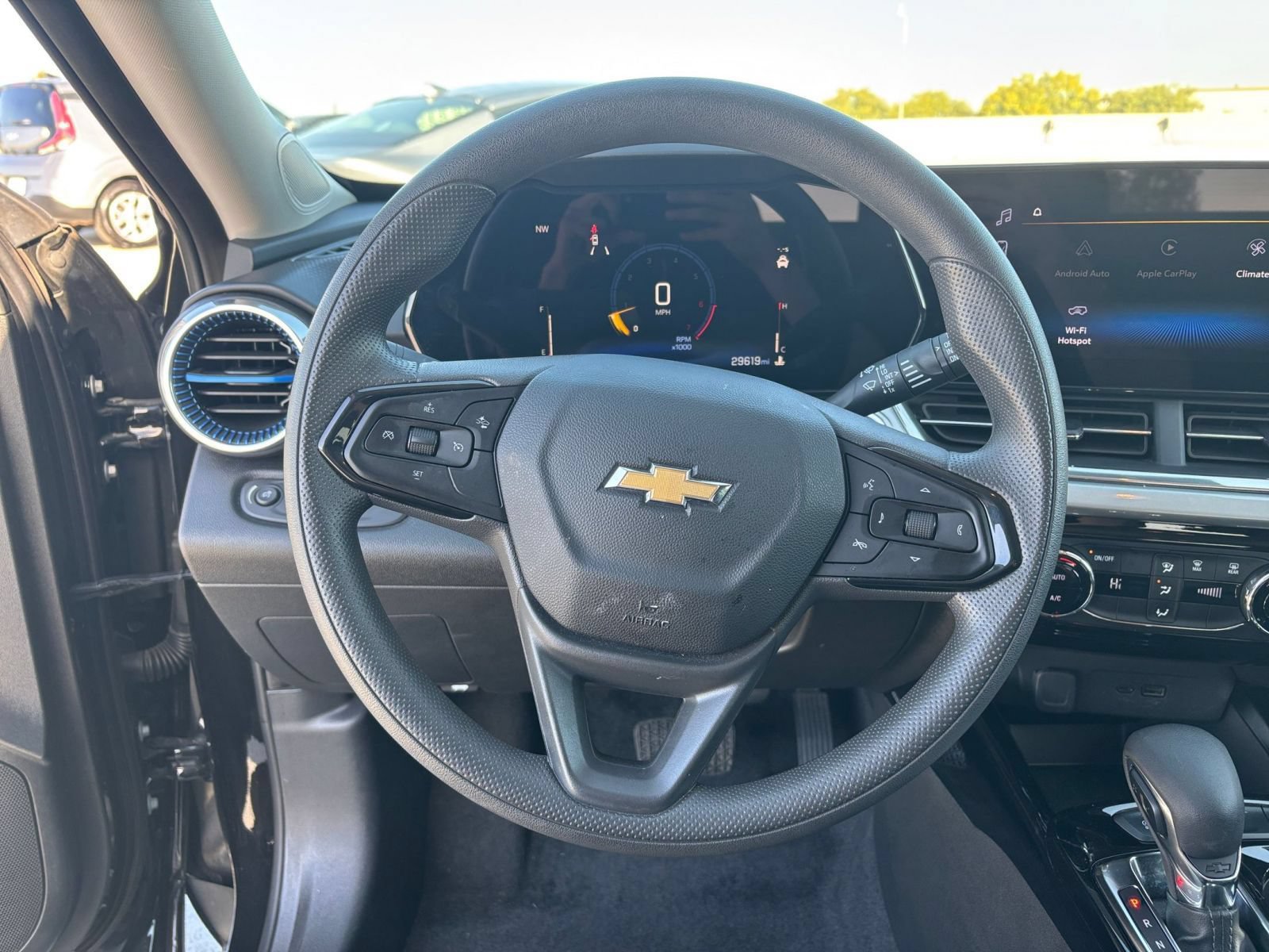Used 2025 Chevrolet Trax LT FWD image 26