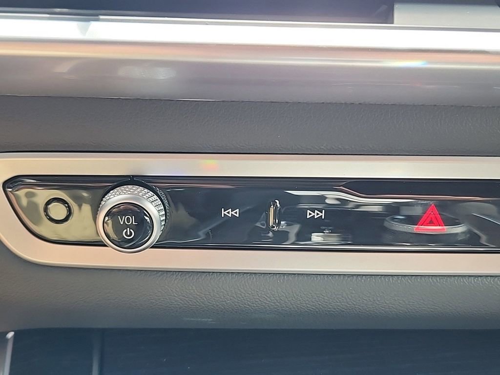 Used 2025 BMW X7 M60i image 31