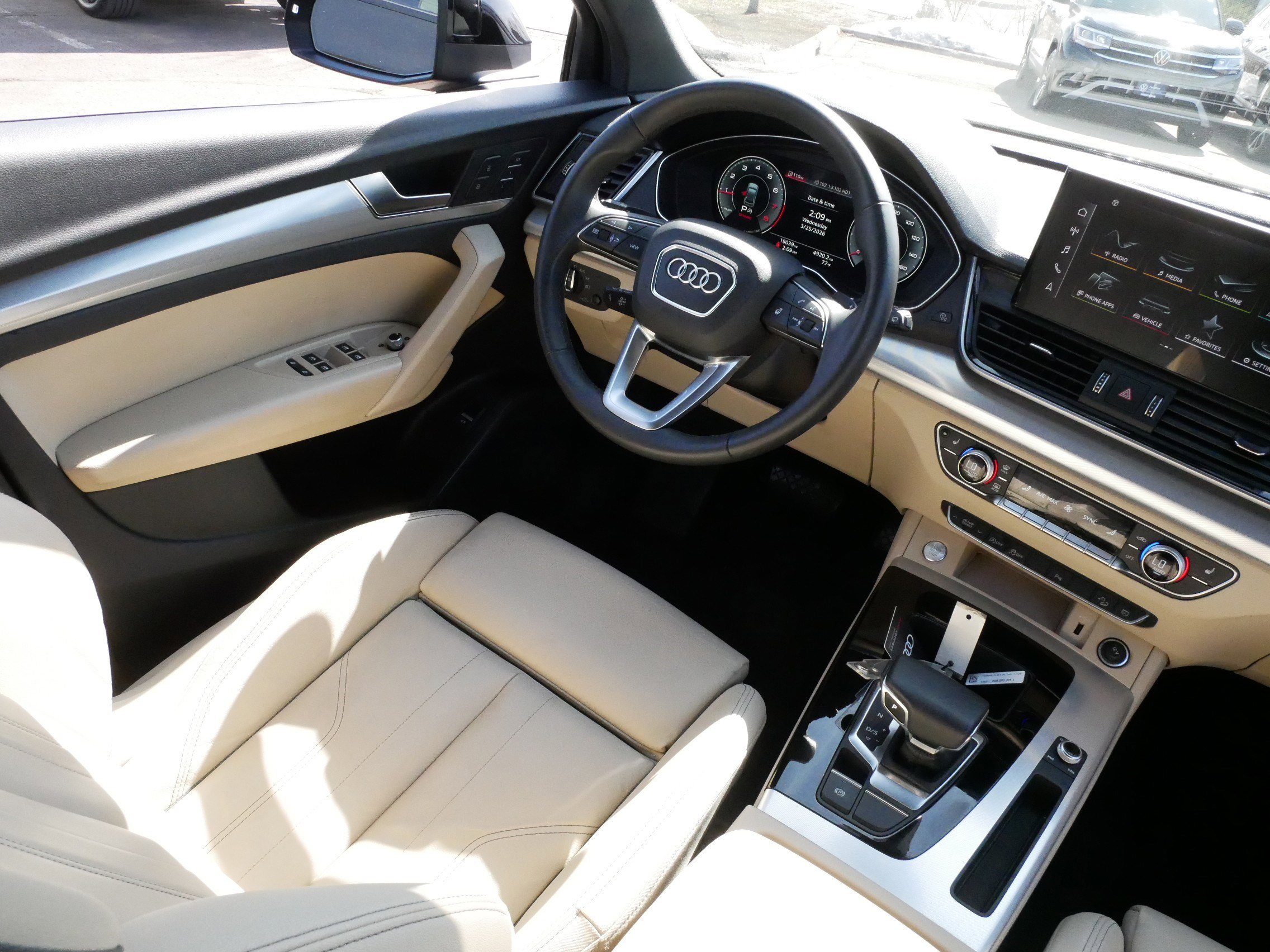 Used 2025 Audi Q5 2.0T Premium w/ Convenience Plus Package image 9