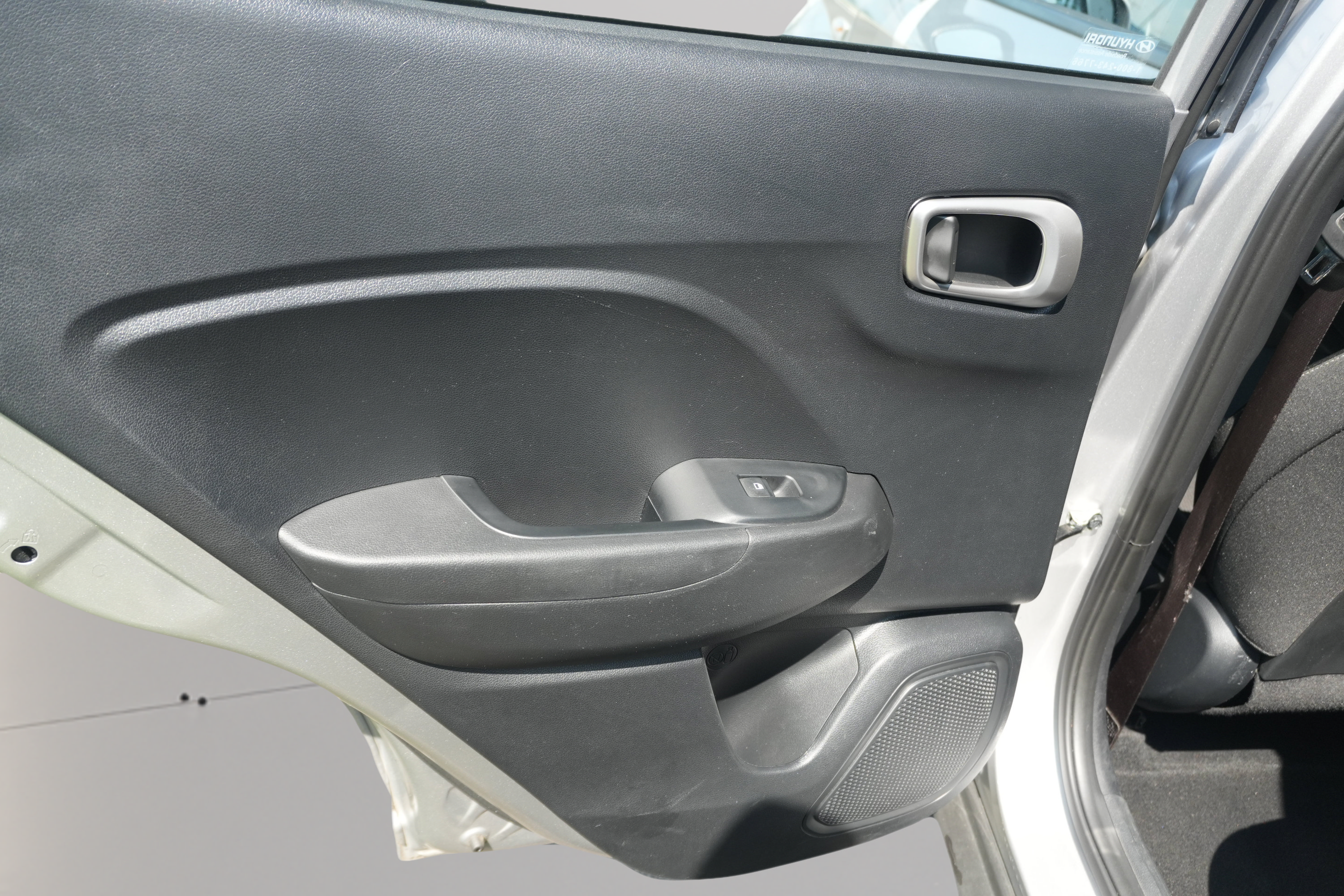 Used 2025 Hyundai Venue SEL FWD image 16