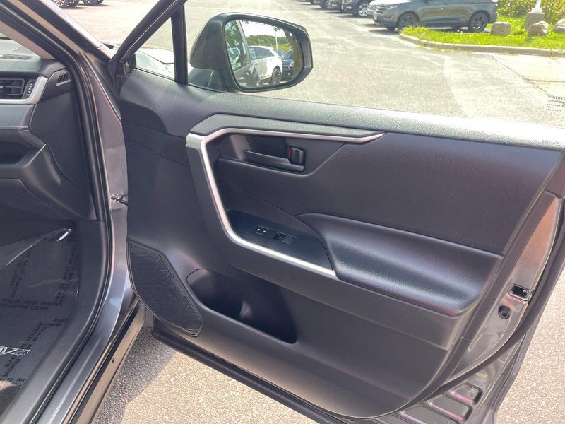 Used 2022 Toyota RAV4 LE AWD/4WD image 11