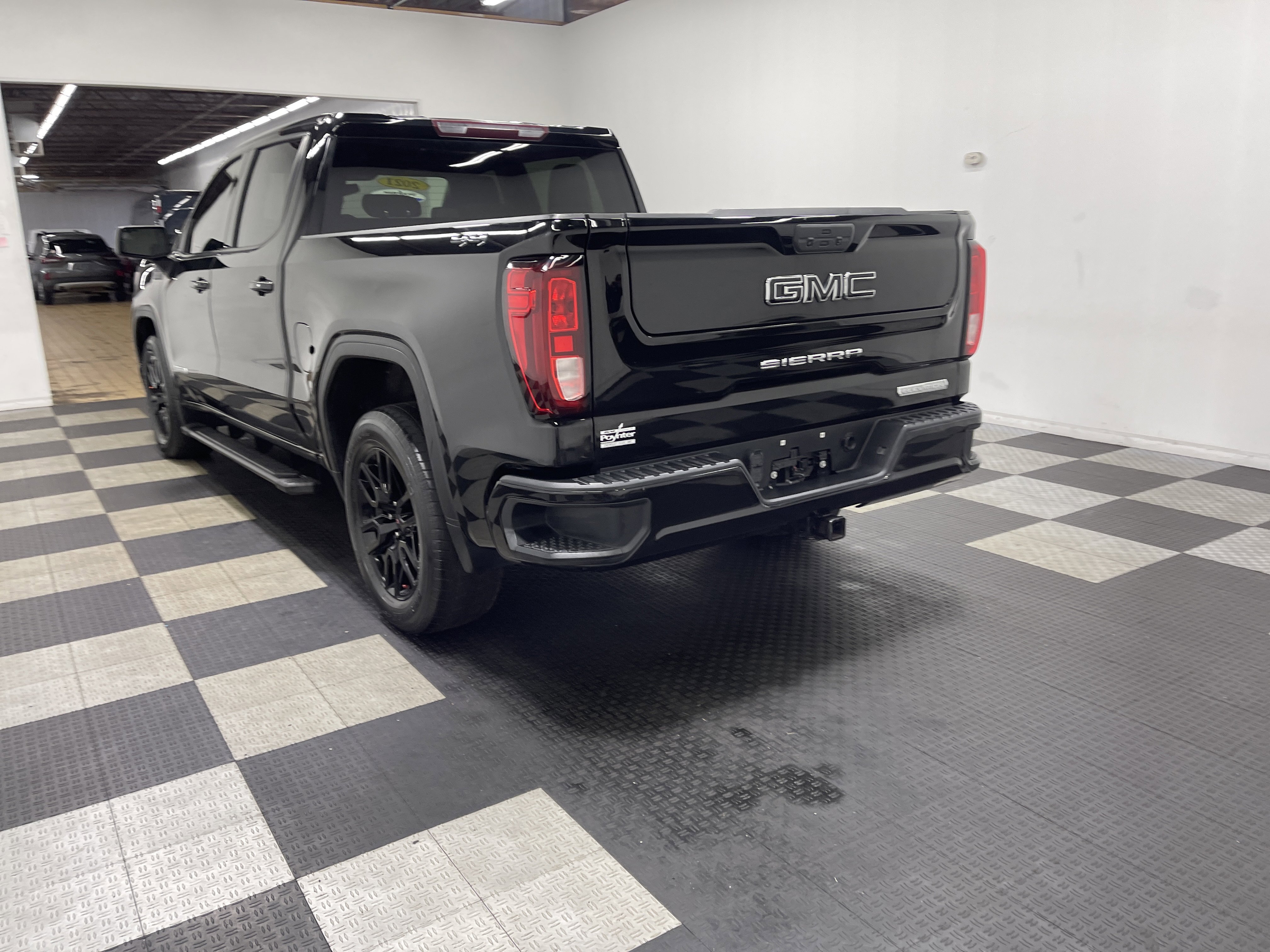 Used 2021 GMC Sierra 1500 Elevation AWD/4WD image 2