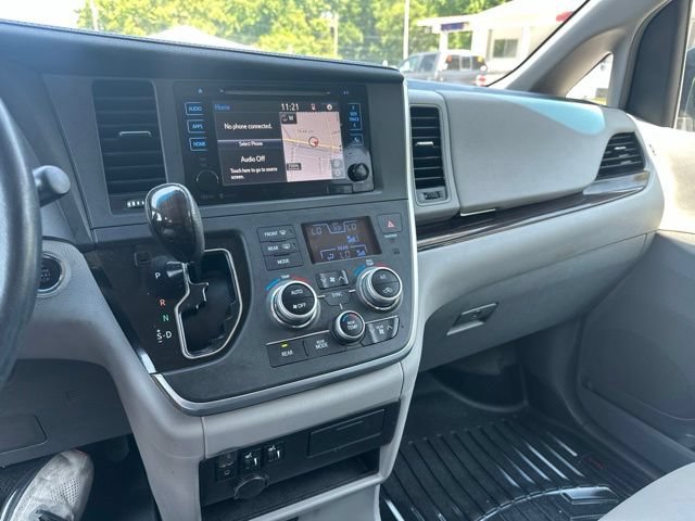 Used 2015 Toyota Sienna XLE w/ XLE Navigation Package FWD image 18