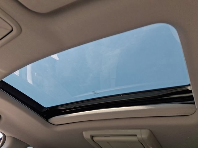 Used 2016 Honda Pilot Touring image 16