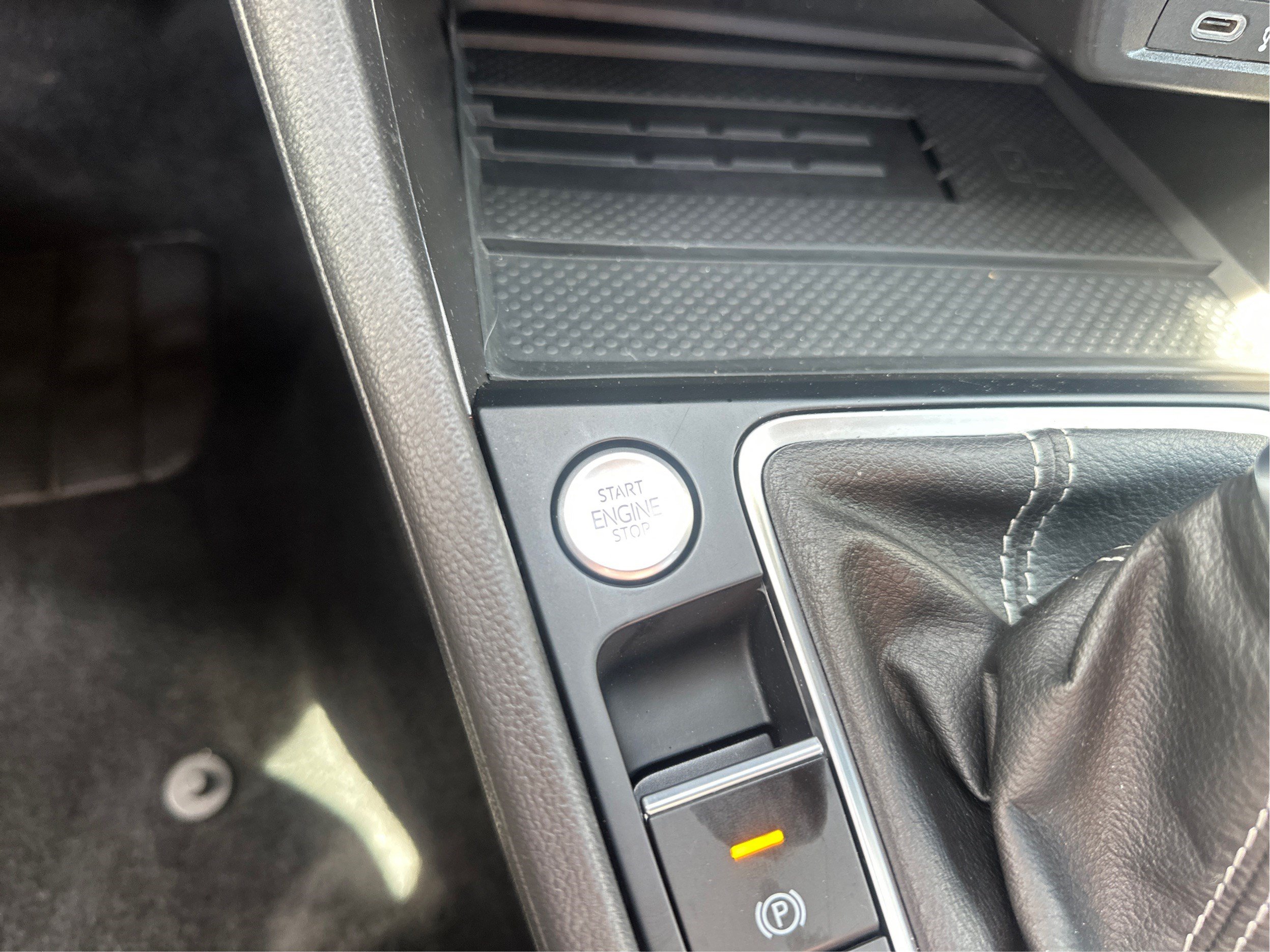 Used 2025 Volkswagen Jetta SE FWD image 32