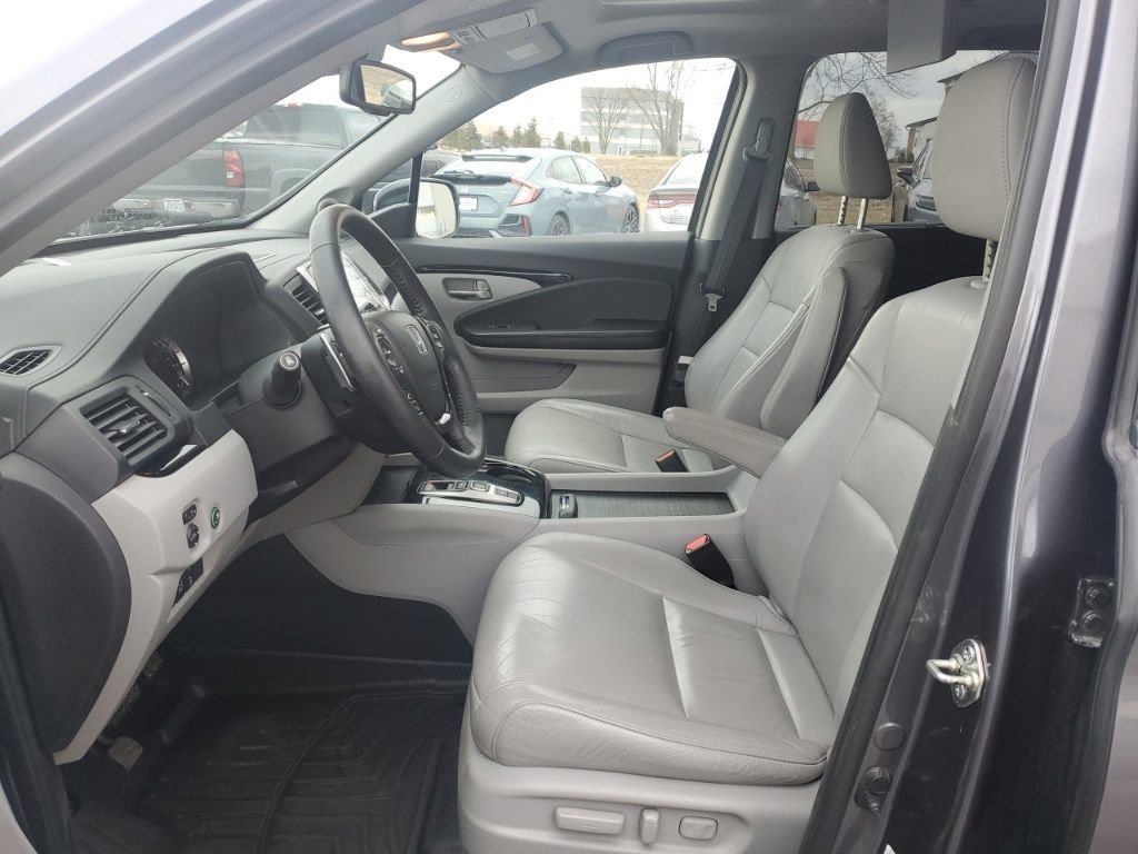 Used 2016 Honda Pilot Touring image 11