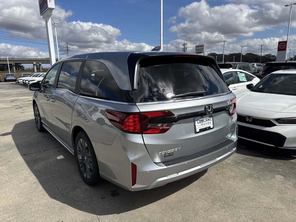 New 2026 Honda Odyssey Touring image 8