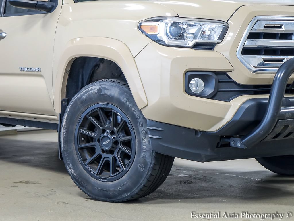 Used 2017 Toyota Tacoma SR5 w/ Tow Package RWD image 4