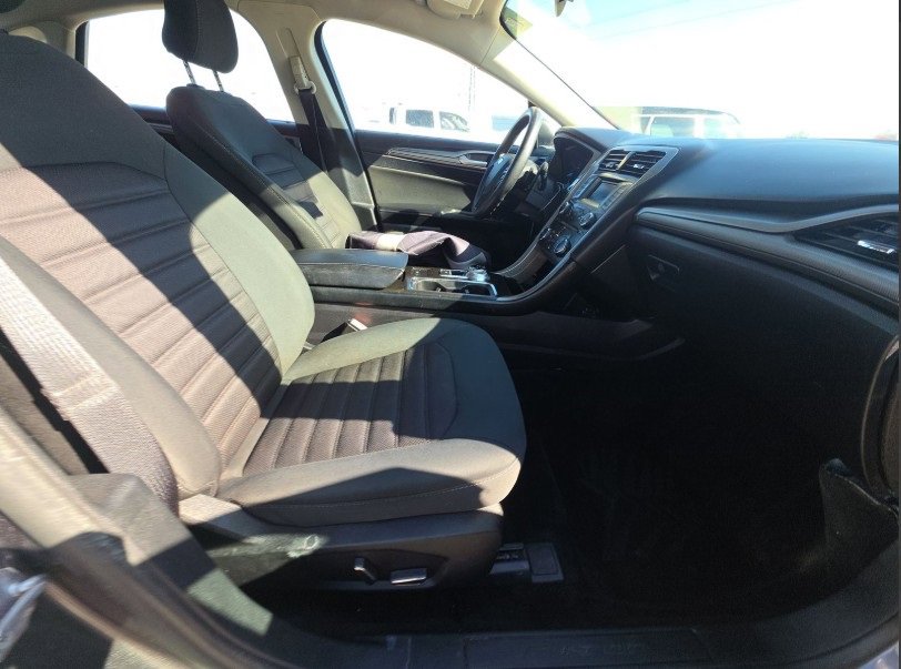 Used 2018 Ford Fusion SE image 25