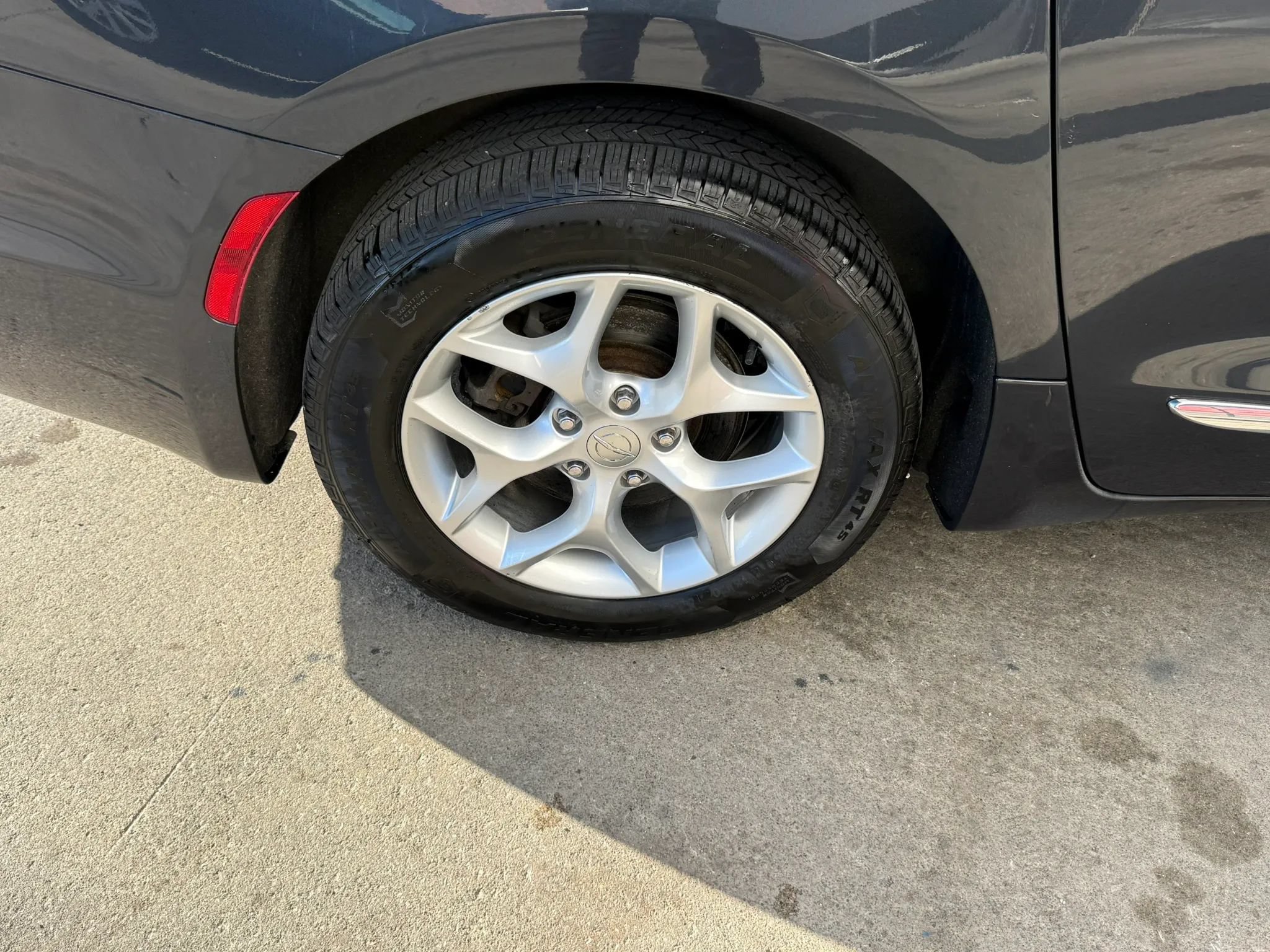 Used 2020 Chrysler Pacifica Touring-L FWD image 53