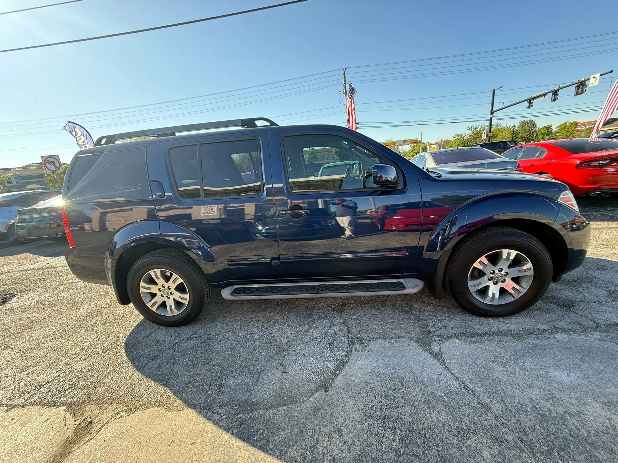 Used 2010 Nissan Pathfinder SE w/ SE Premium Journey Pkg RWD image 7