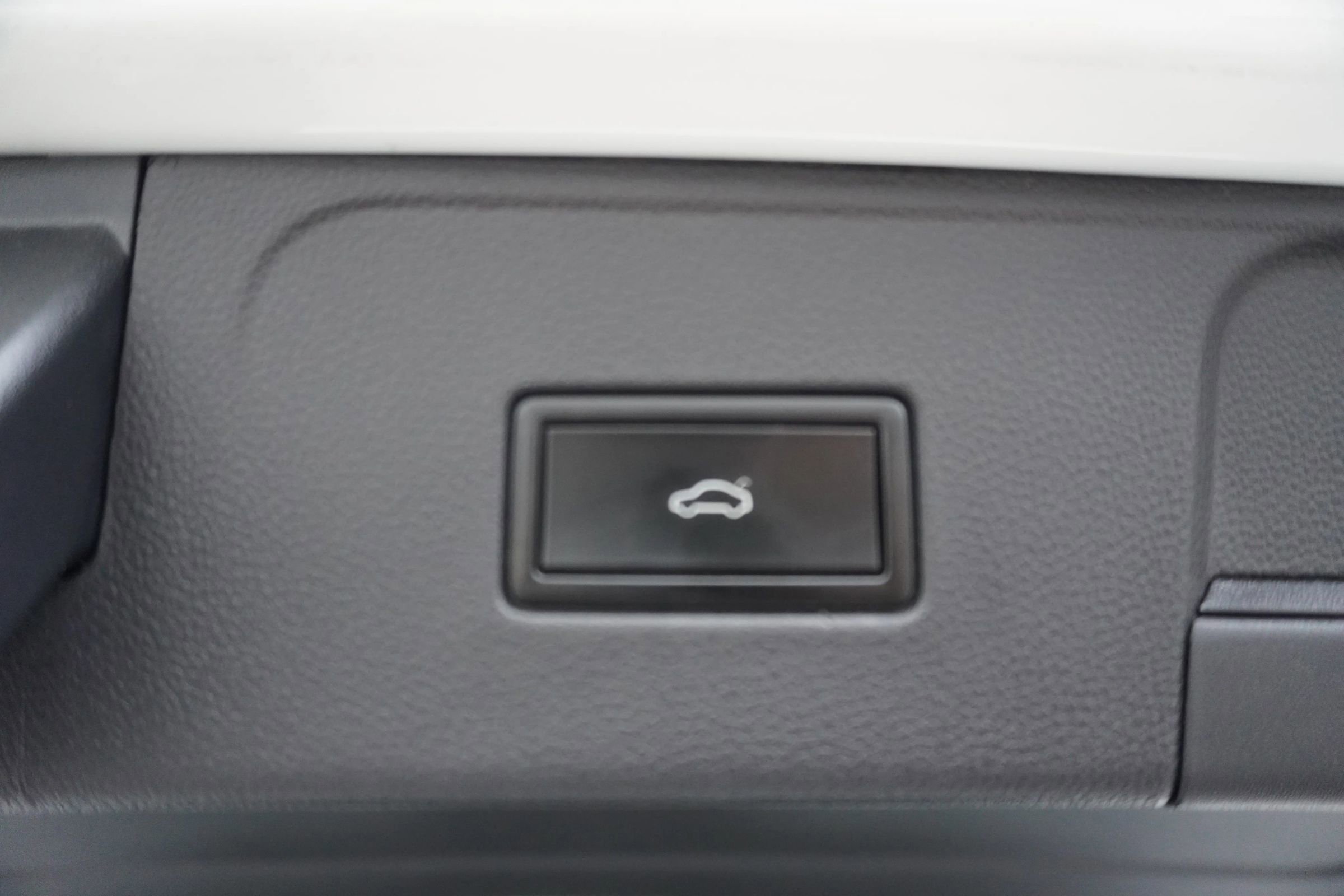 Used 2018 Volkswagen Atlas SEL image 32