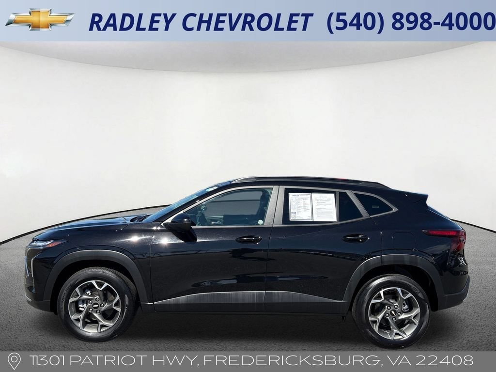 Used 2025 Chevrolet Trax LT w/ LT Convenience Package FWD image 16