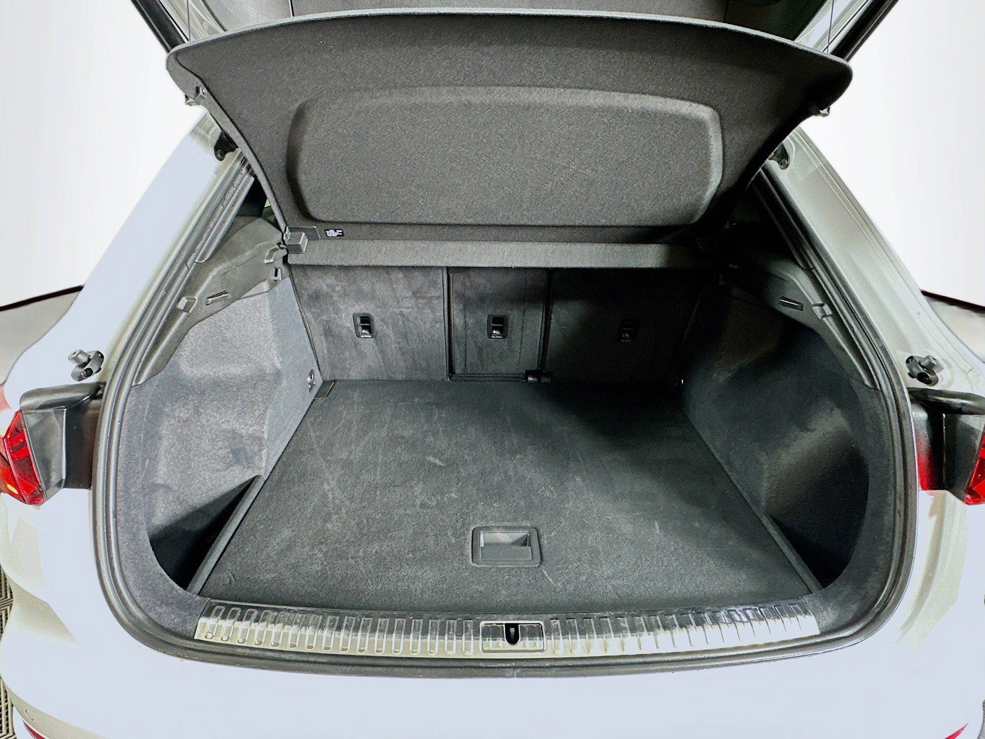 Used 2025 Audi Q3 2.0T Premium image 25