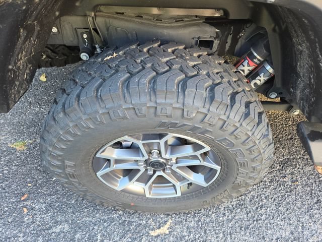 Used 2024 Jeep Gladiator Mojave w/ Technology Group AWD/4WD image 35