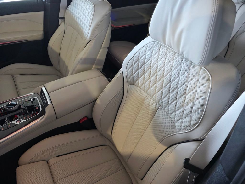 New 2026 BMW X7 M60i image 9