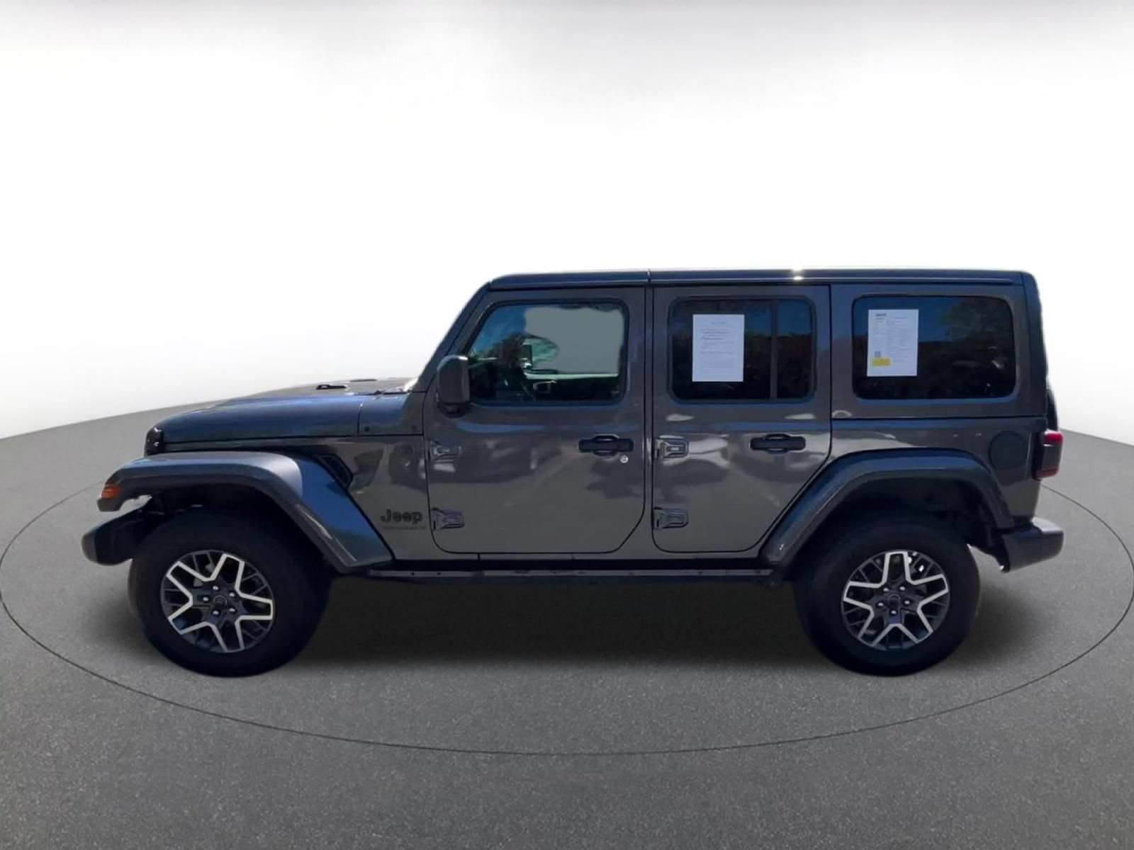 Used 2025 Jeep Wrangler Unlimited Sahara AWD/4WD image 9